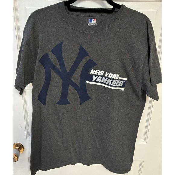 Majestic Other - N.Y. Yankees Baseball MLB  Majestic Mens Size M Gray T-Shirt Genuine Merchandise